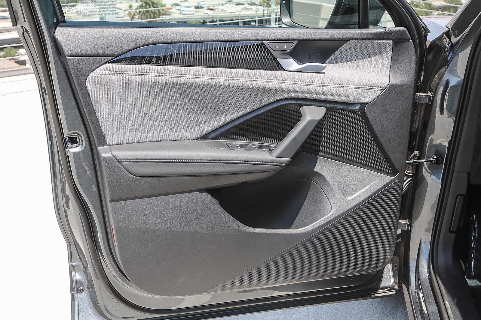 Thumbnail: 2025 Volkswagen Tiguan - 24