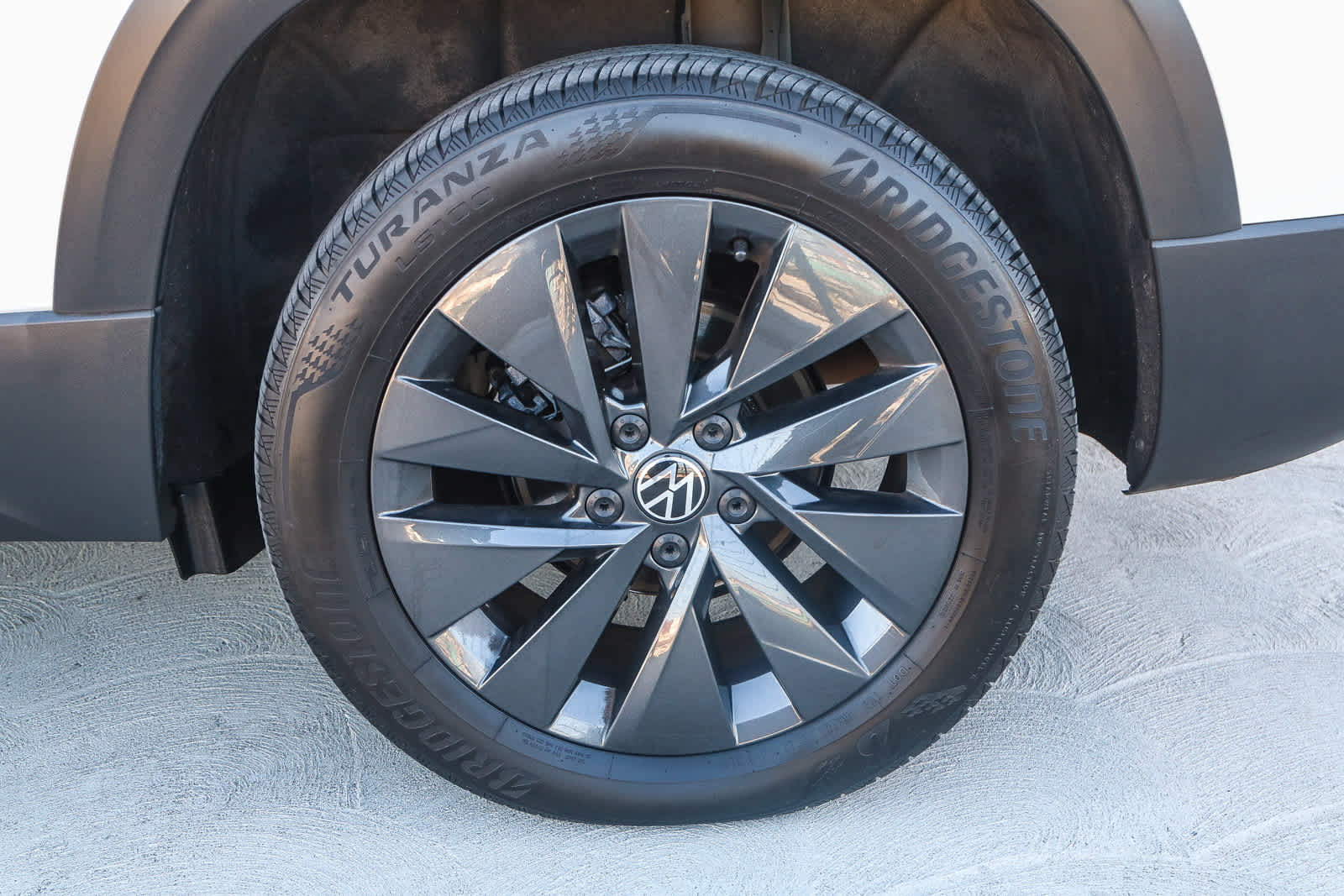Thumbnail: 2023 Volkswagen Taos - 10