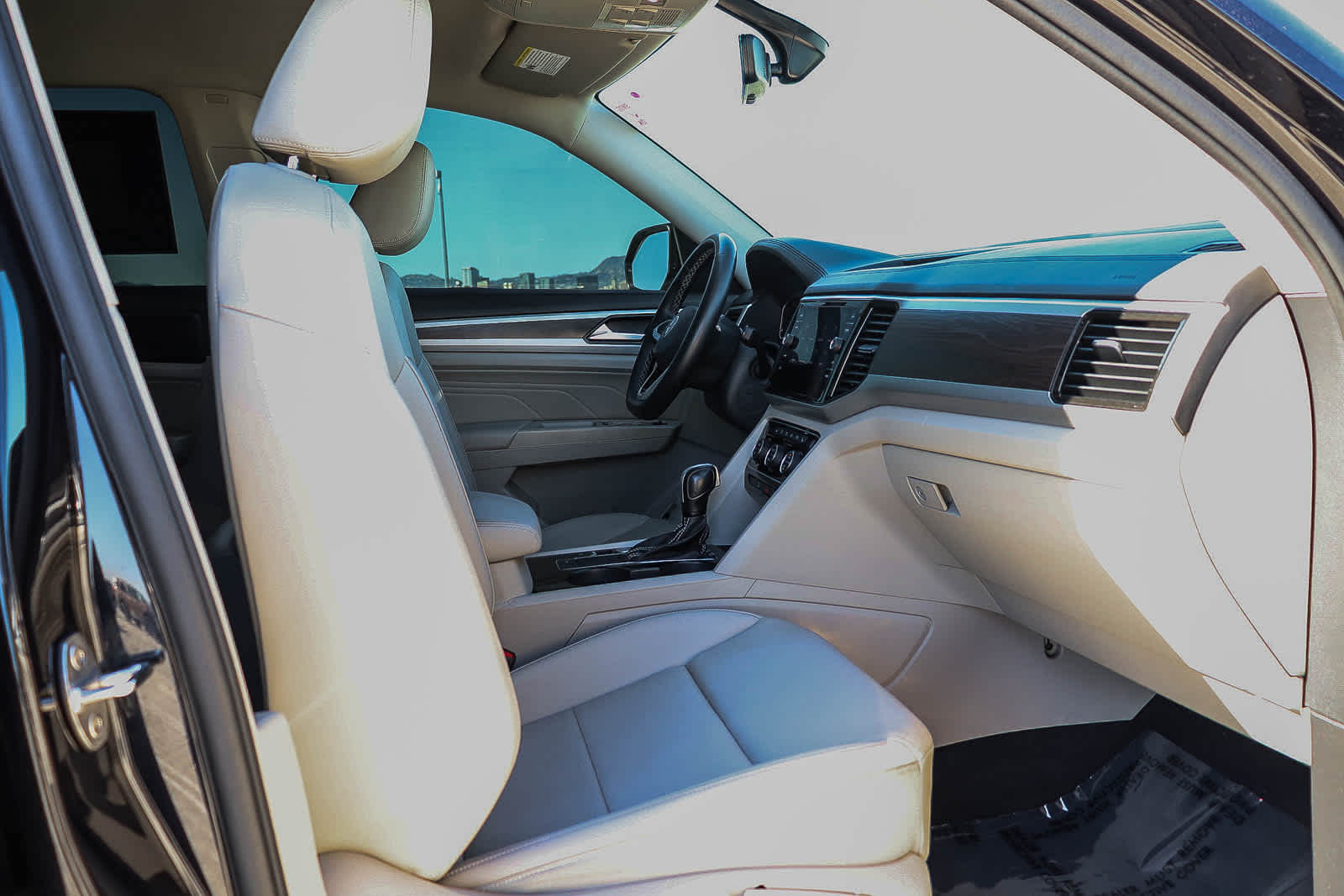 Thumbnail: 2022 Volkswagen Atlas - 17