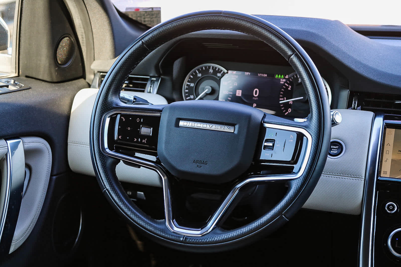 Thumbnail: 2021 Land Rover Discovery Sport - 15