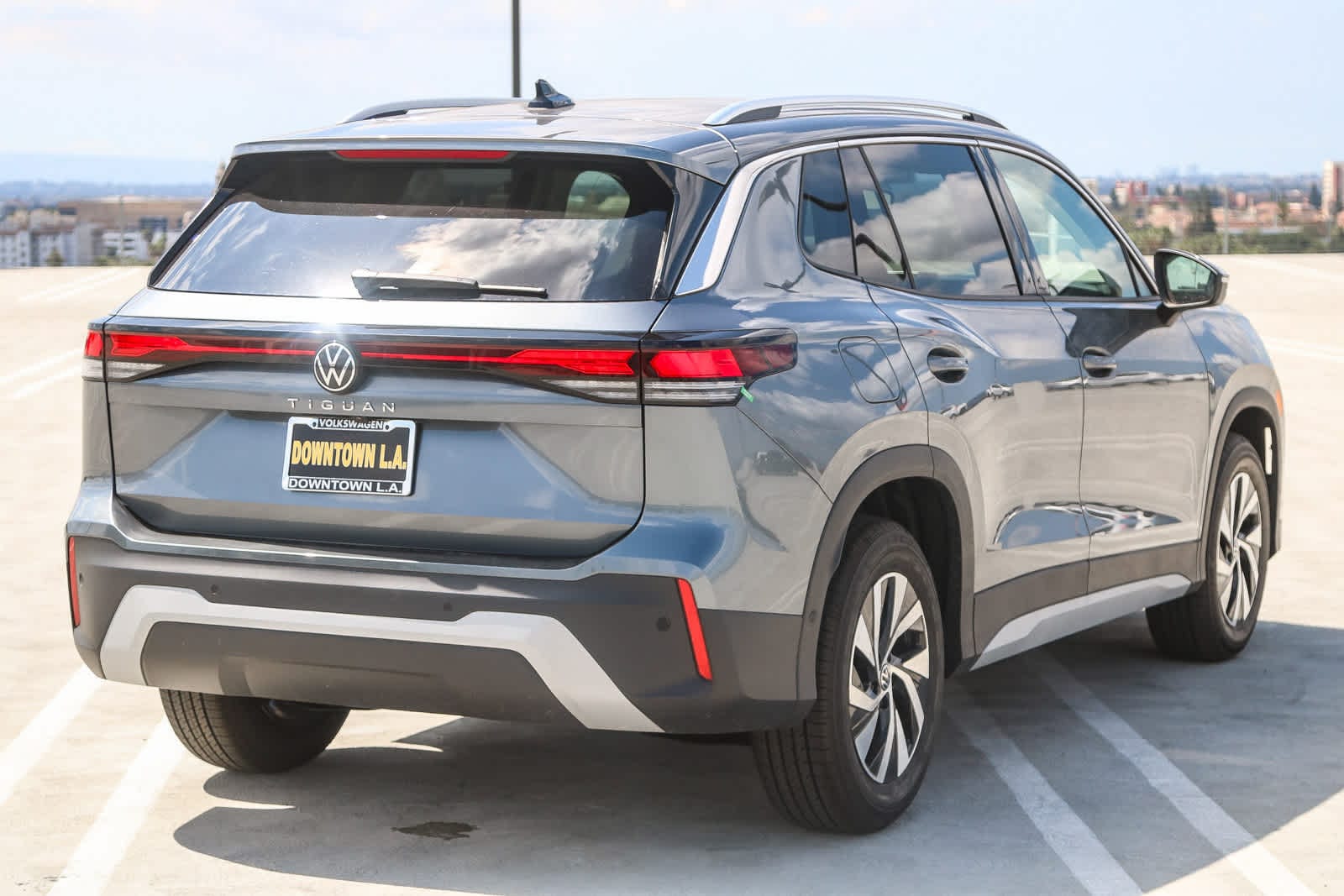 Thumbnail: 2025 Volkswagen Tiguan - 6