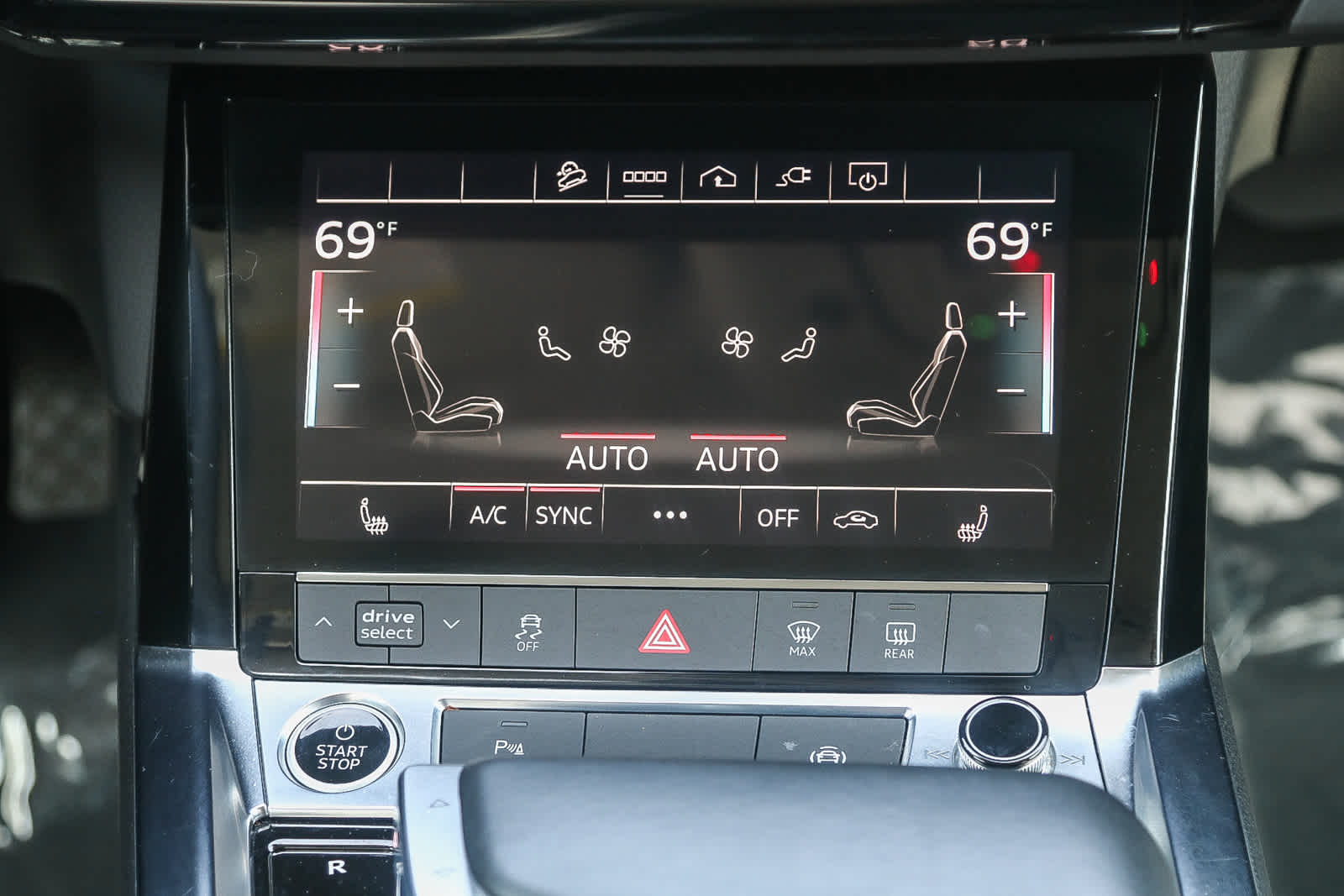Thumbnail: 2022 Audi e-tron - 14