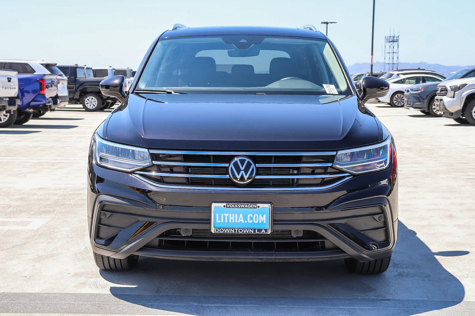 Thumbnail: 2022 Volkswagen Tiguan - 2