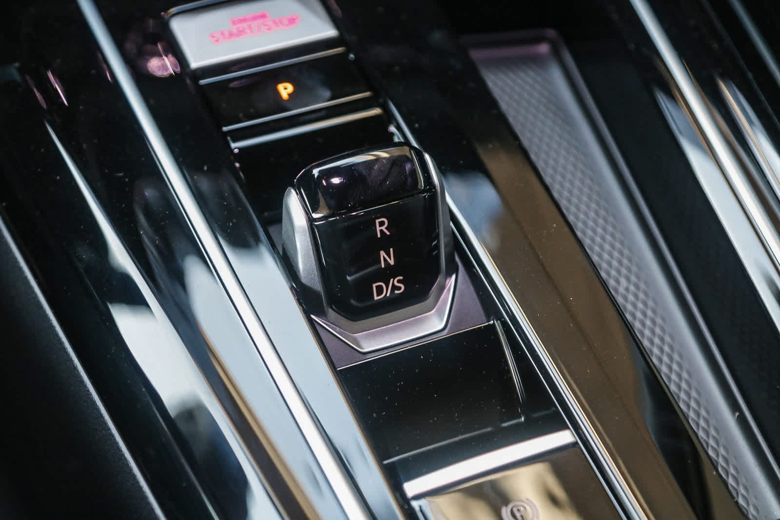 Thumbnail: 2025 Volkswagen Golf - 21