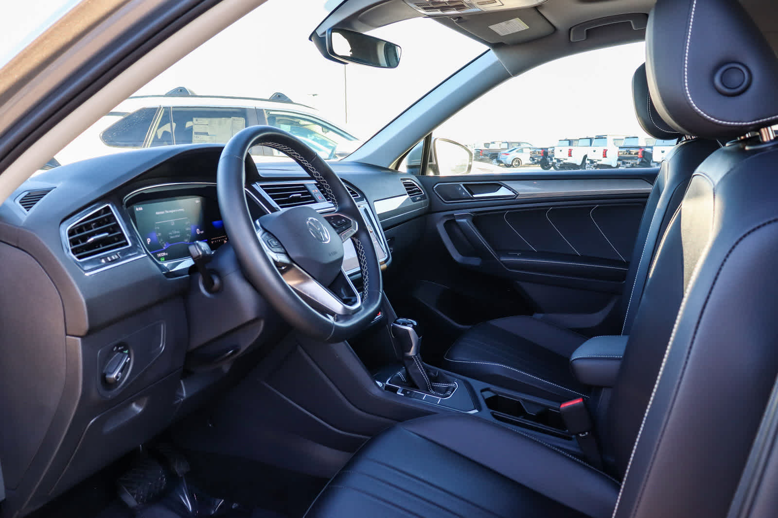 Thumbnail: 2022 Volkswagen Tiguan - 18