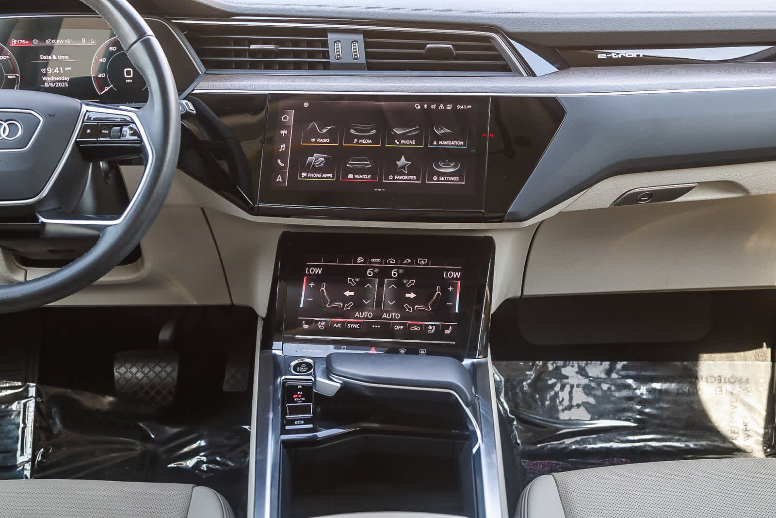 Thumbnail: 2024 Audi Q8 e-tron - 13