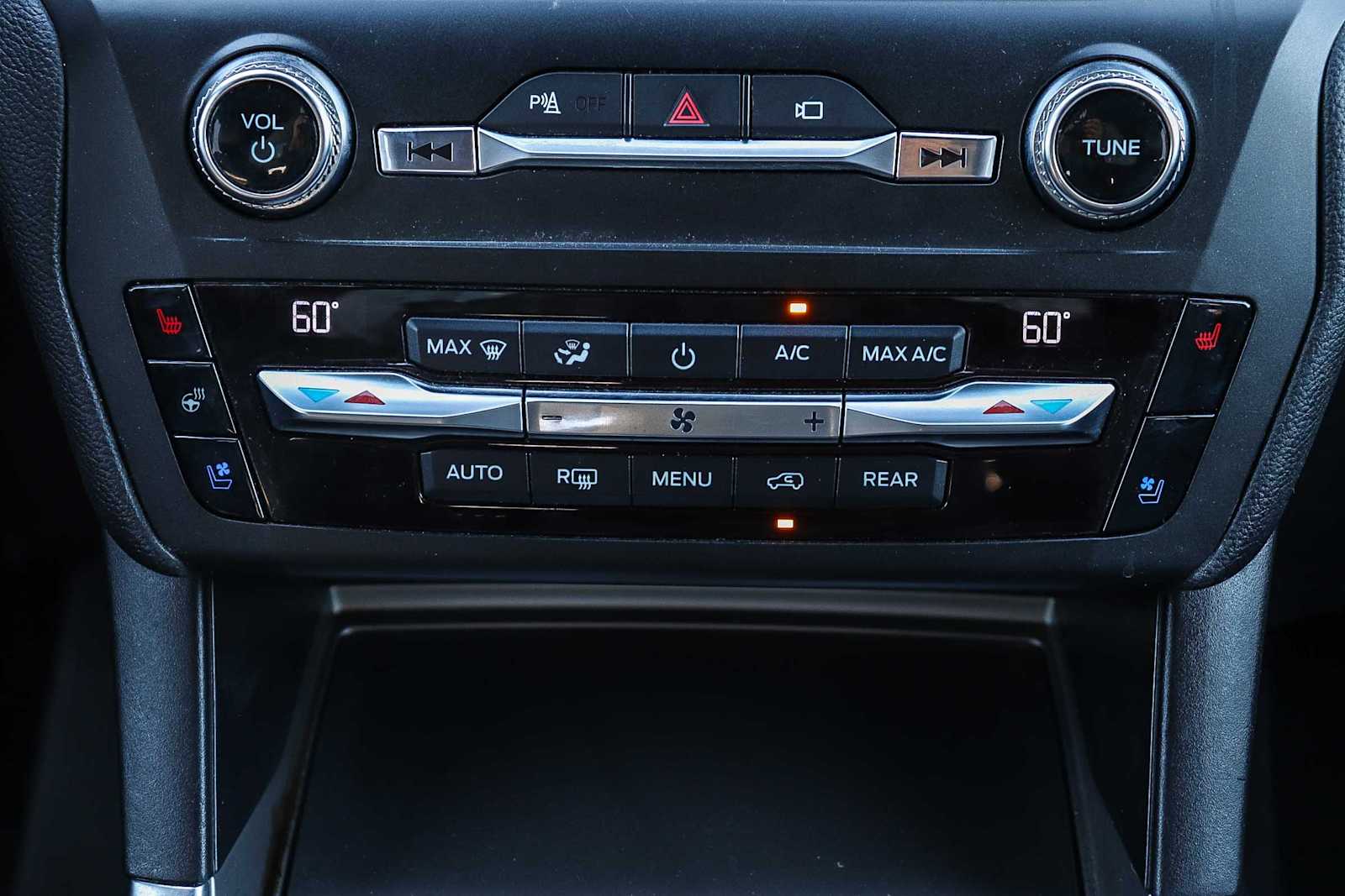 Thumbnail: 2020 Ford Explorer - 14