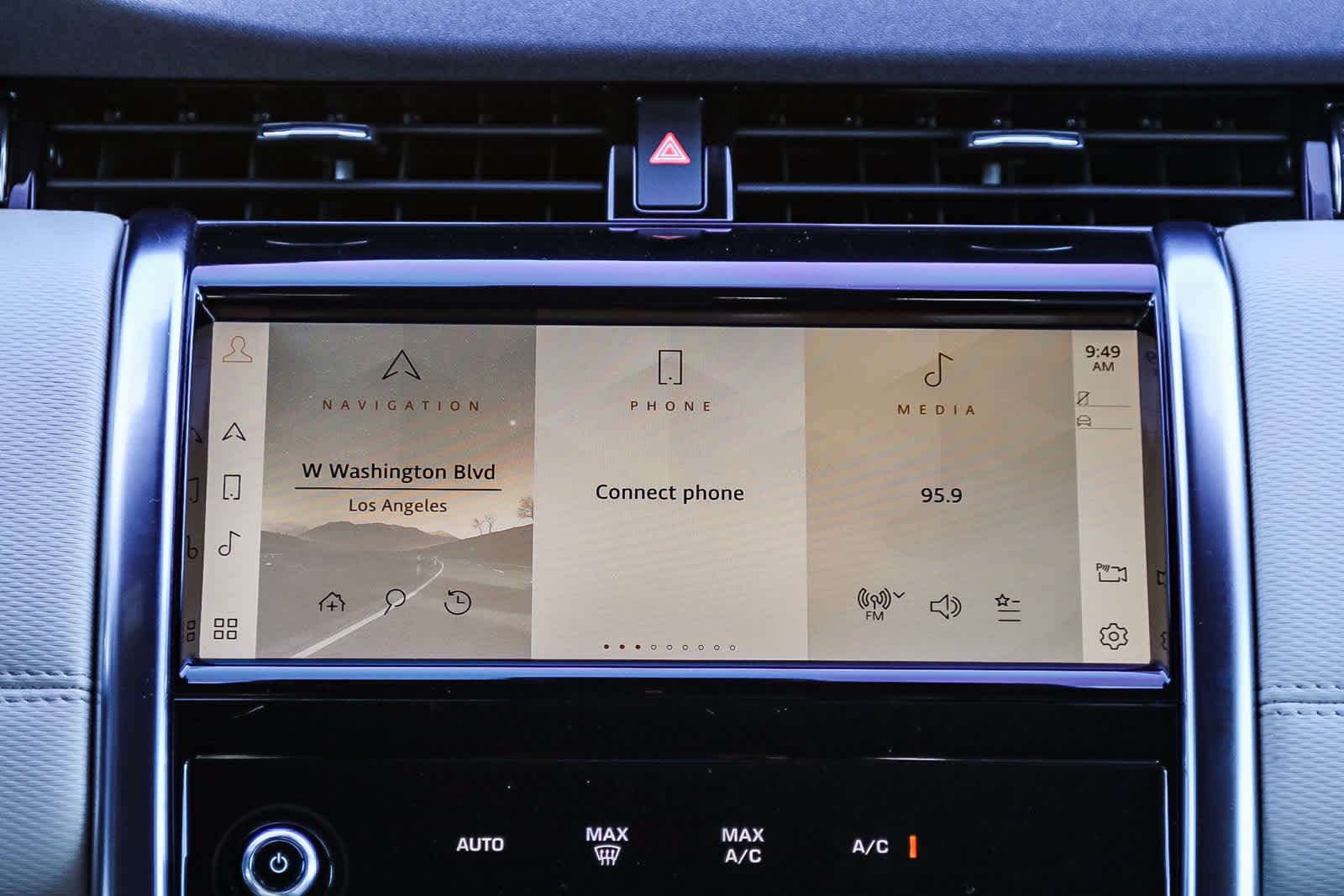 Thumbnail: 2021 Land Rover Discovery Sport - 14