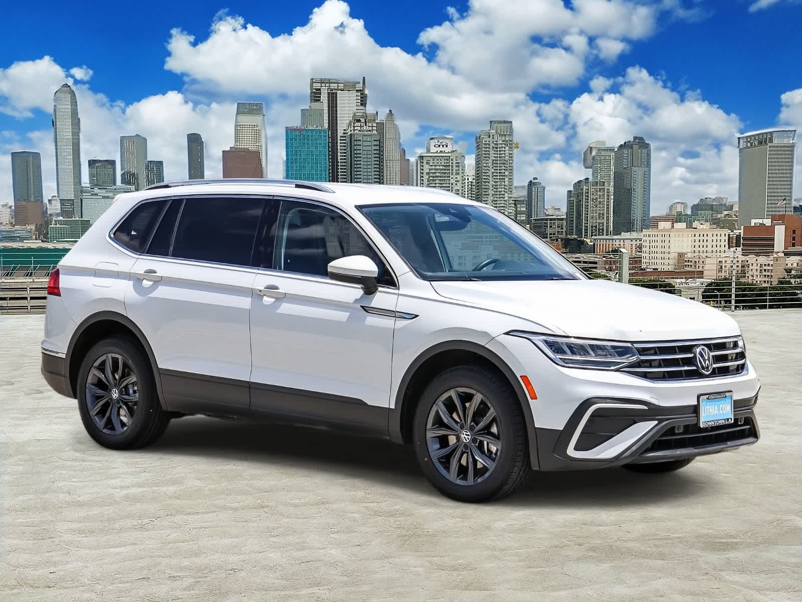 Thumbnail: 2022 Volkswagen Tiguan - 3
