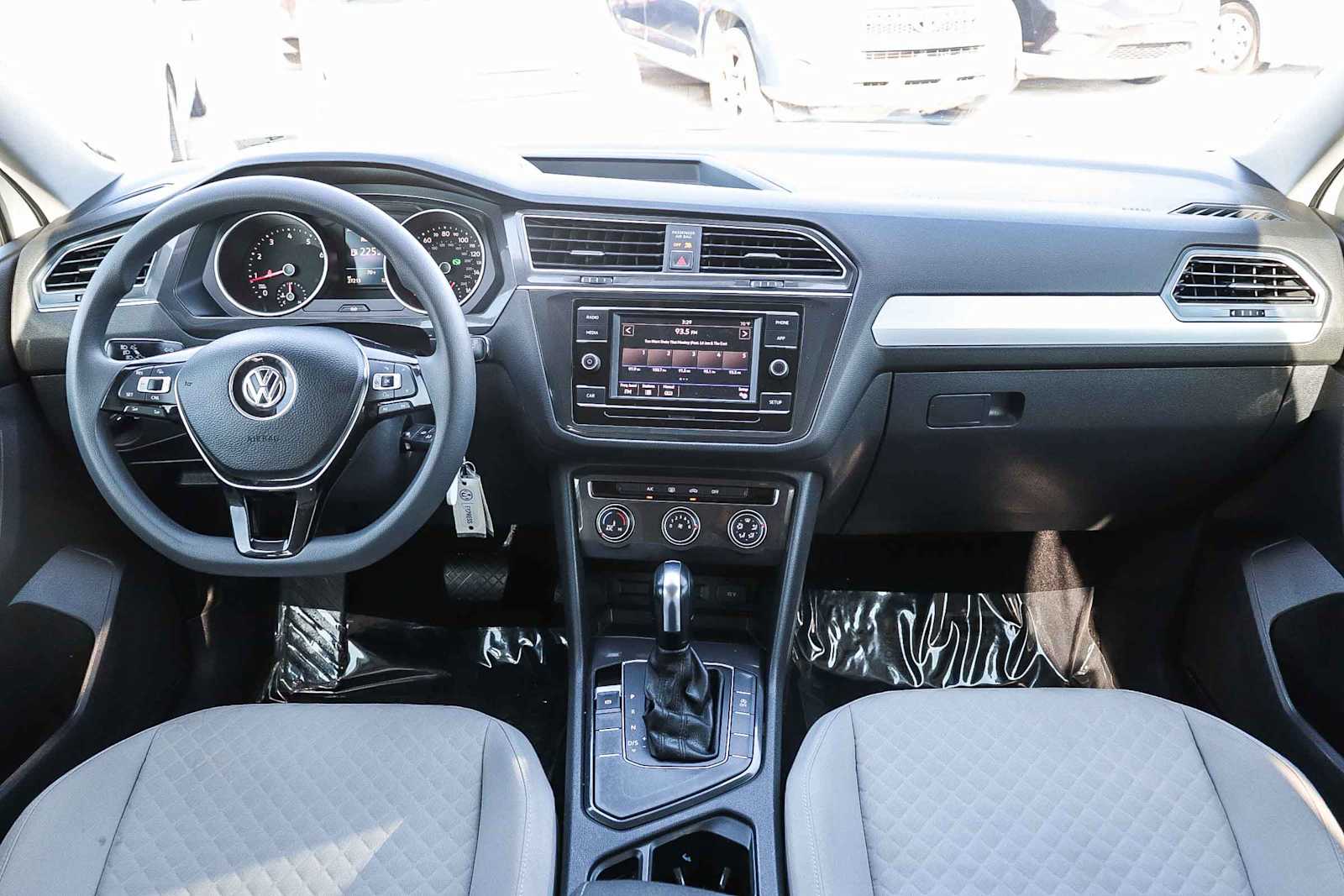 Thumbnail: 2018 Volkswagen Tiguan - 11