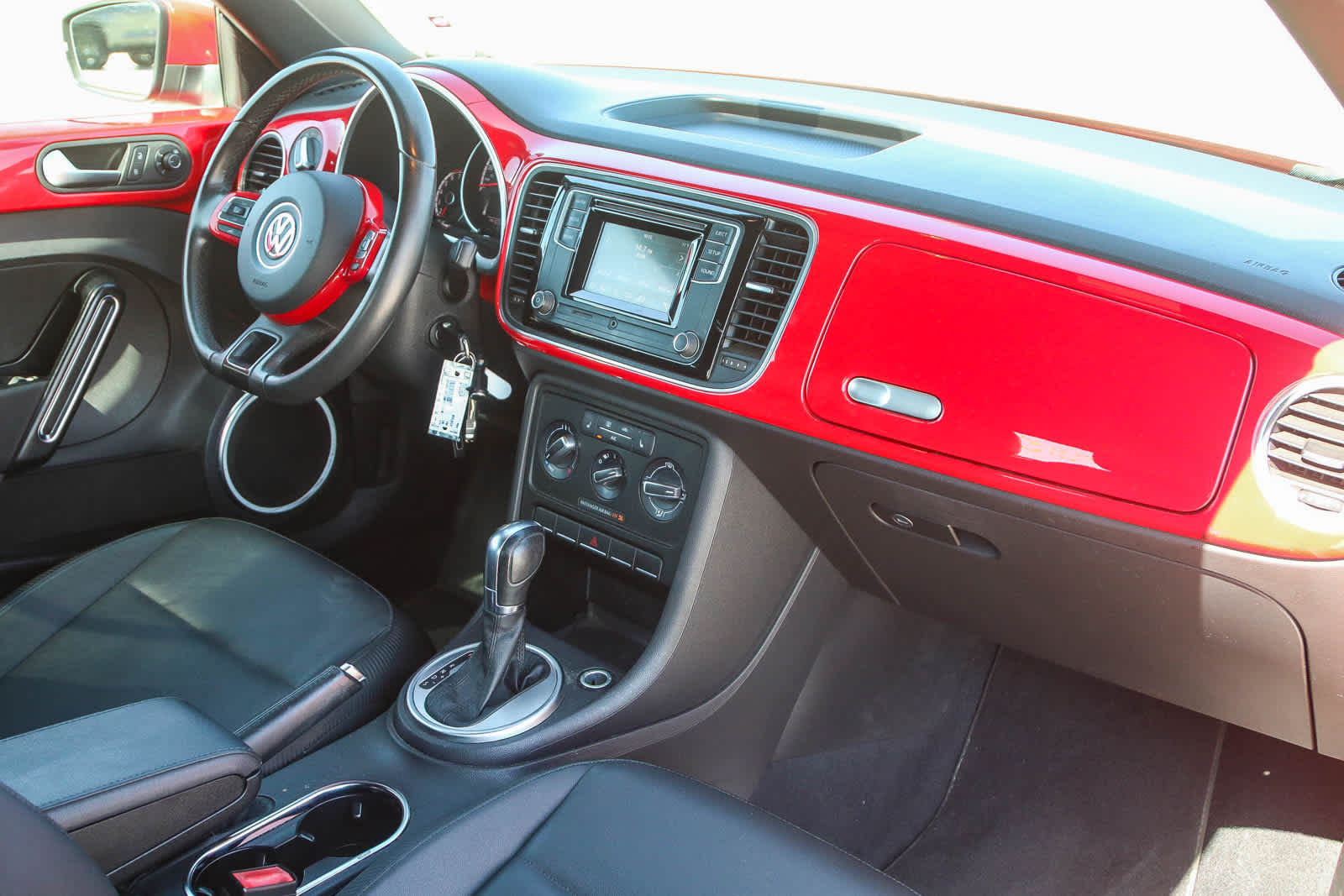 Thumbnail: 2016 Volkswagen Beetle - 21