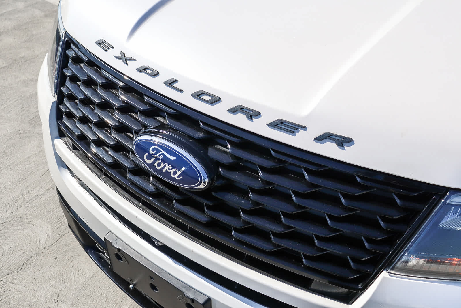 Thumbnail: 2019 Ford Explorer - 8