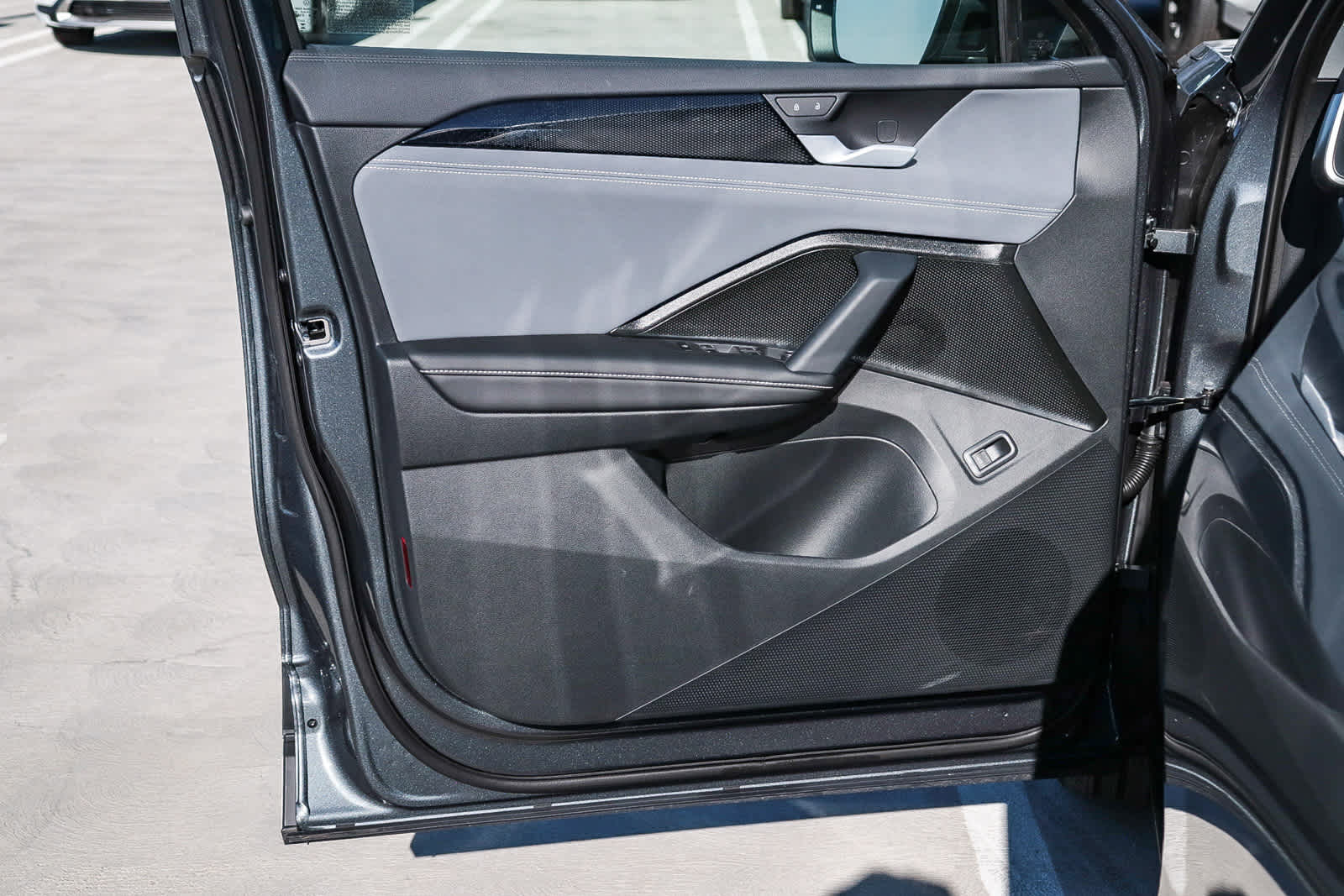 Thumbnail: 2025 Volkswagen Tiguan - 22