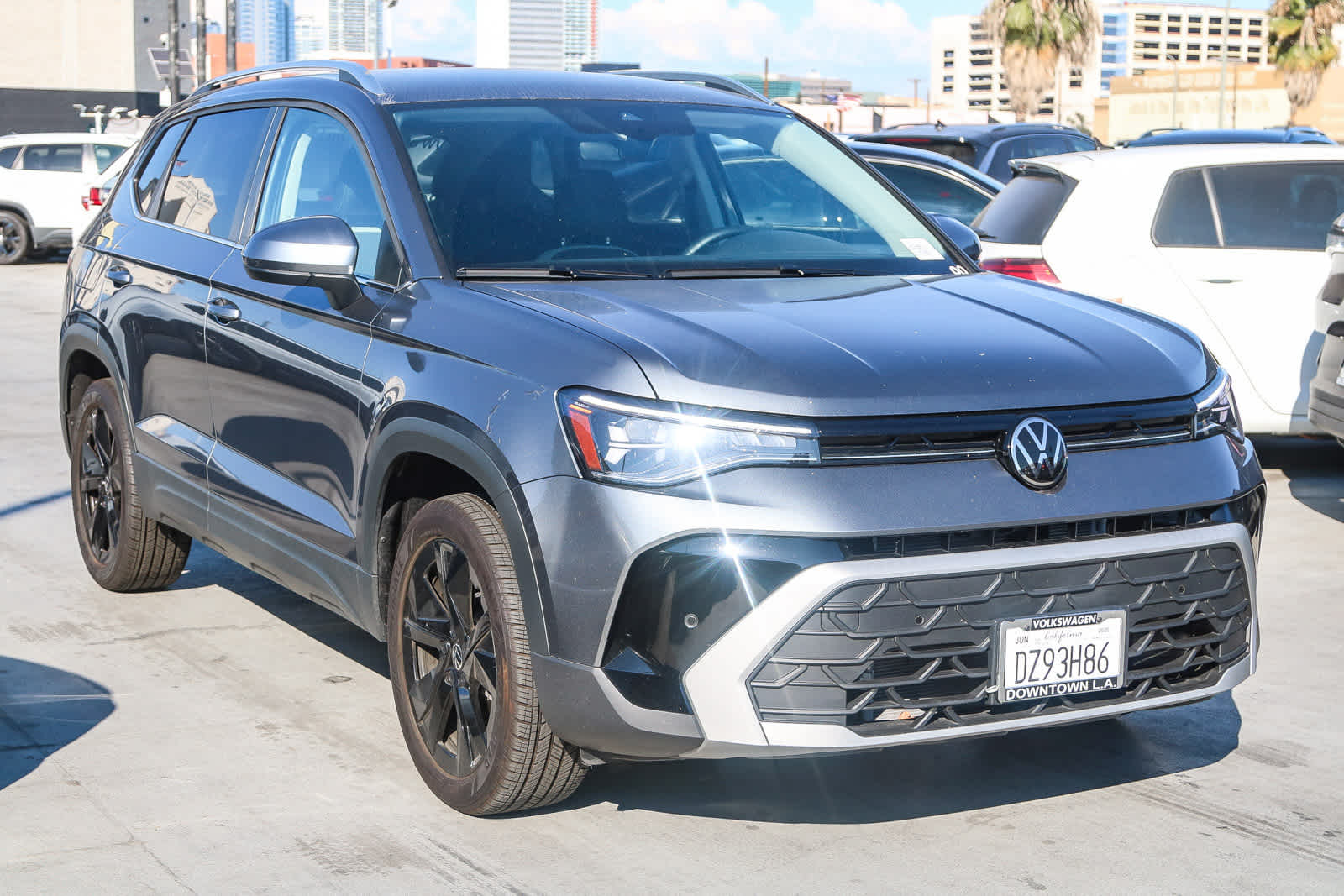 2025 Volkswagen Taos SE photo 3