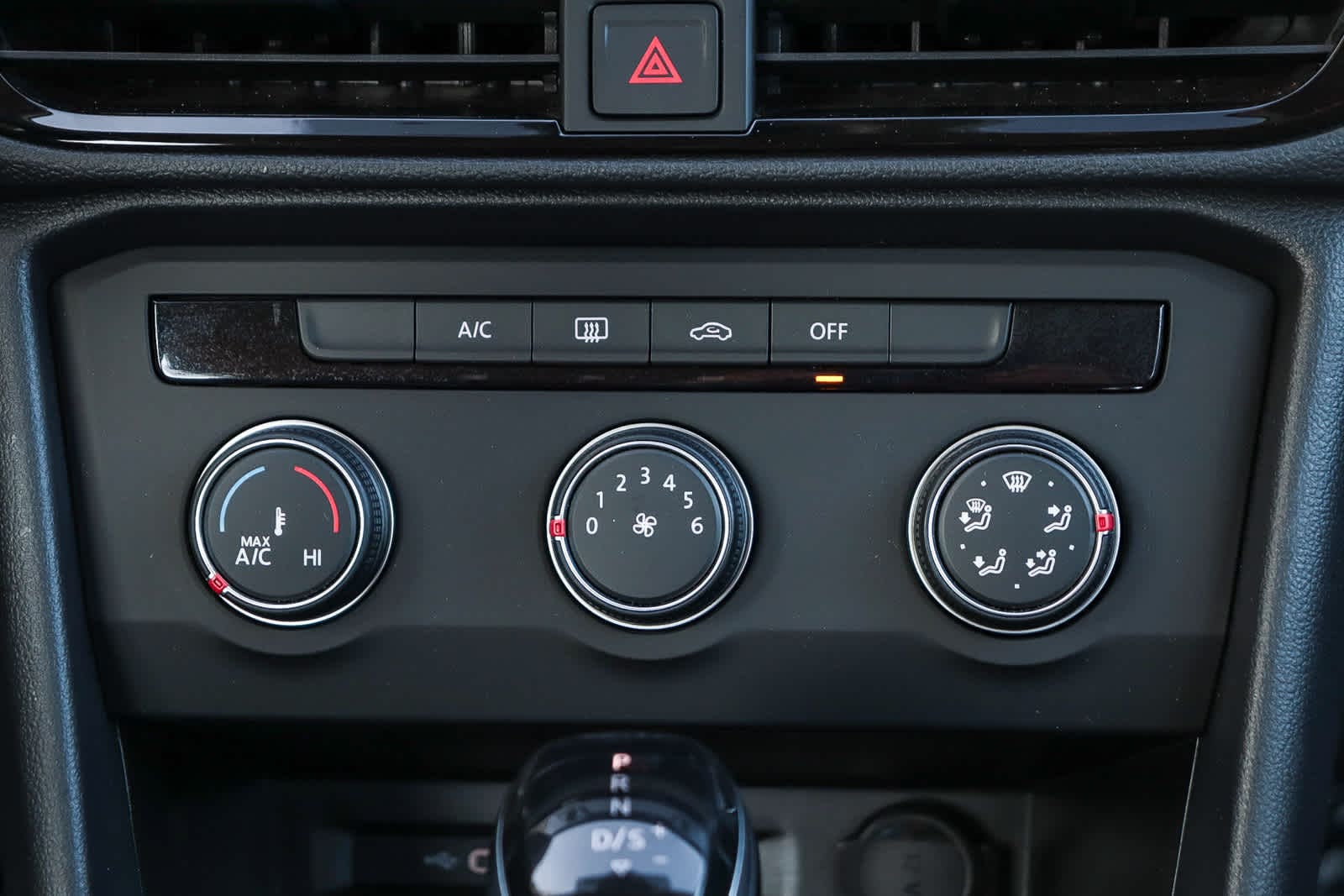 Thumbnail: 2022 Volkswagen Taos - 14