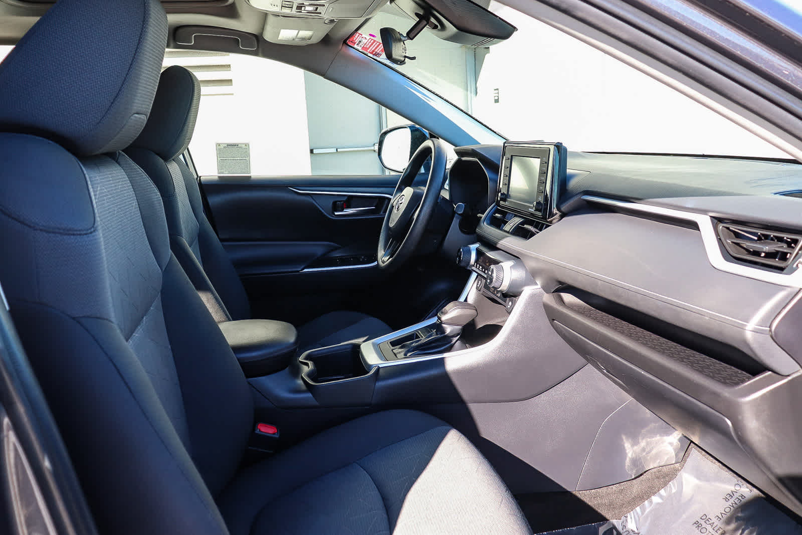 Thumbnail: 2022 Toyota RAV4 - 17