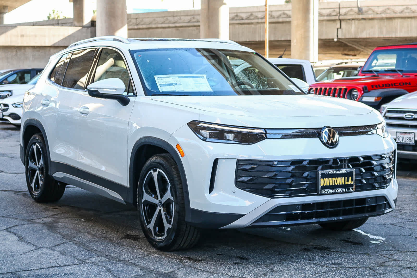 2026 Volkswagen Tiguan SE photo 3