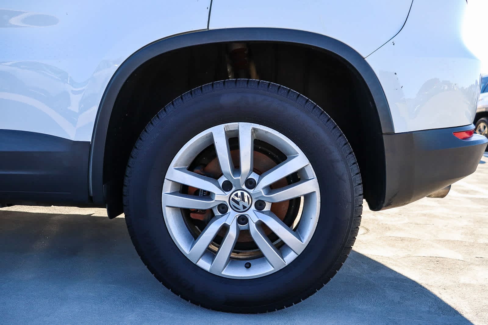 Thumbnail: 2016 Volkswagen Tiguan - 10