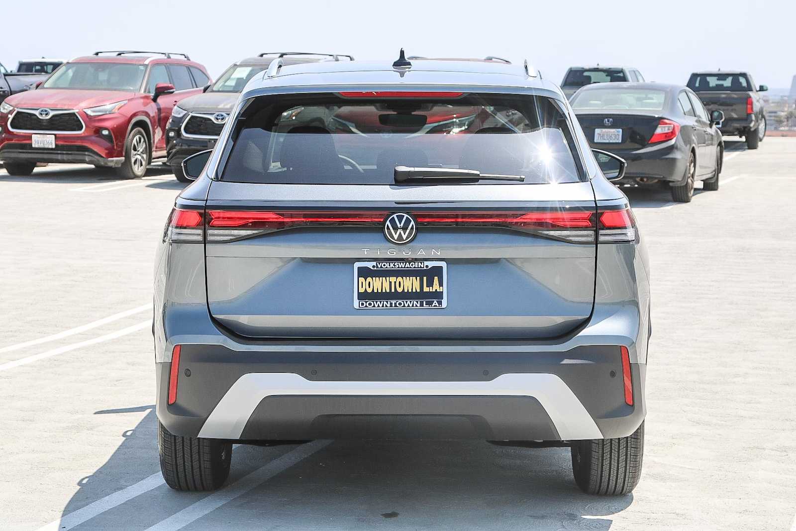 Thumbnail: 2025 Volkswagen Tiguan - 7