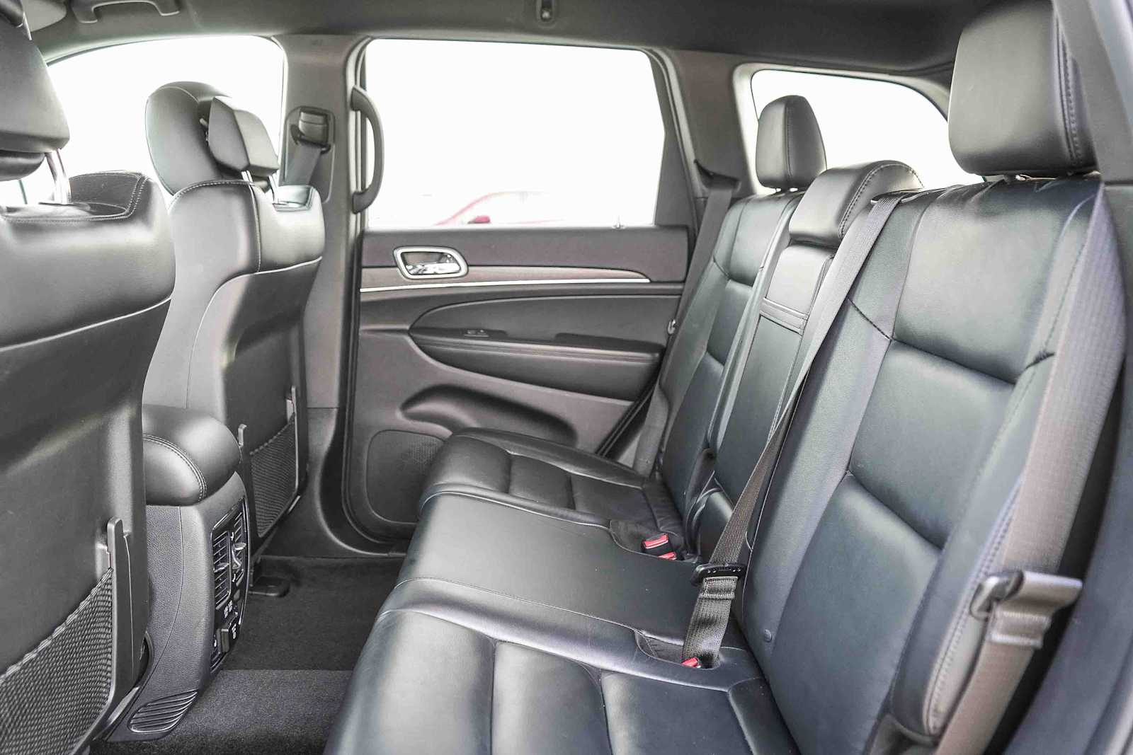 Thumbnail: 2018 Jeep Grand Cherokee - 18