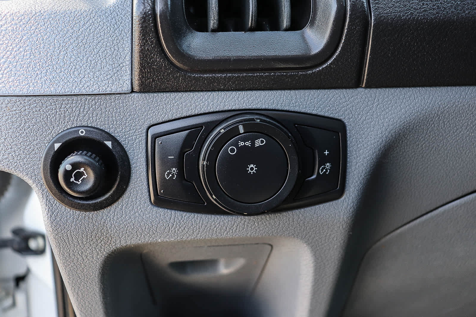 Thumbnail: 2018 Ford Transit Series - 23