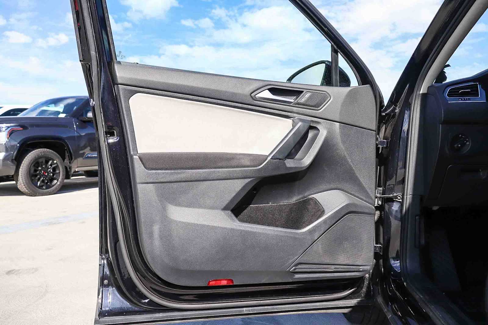 Thumbnail: 2020 Volkswagen Tiguan - 19