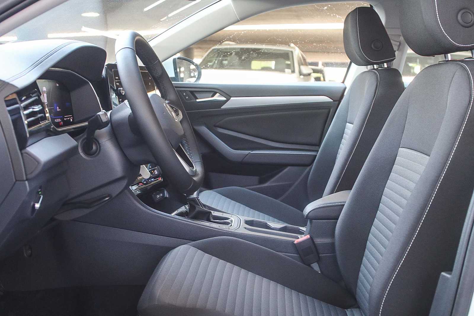 Thumbnail: 2025 Volkswagen Jetta - 18