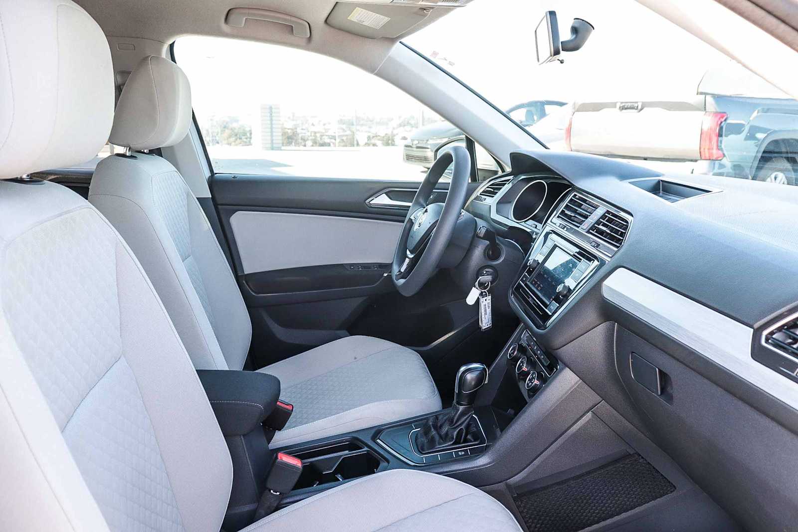 Thumbnail: 2018 Volkswagen Tiguan - 16