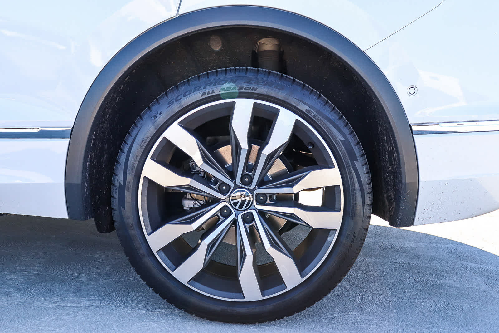 Thumbnail: 2022 Volkswagen Tiguan - 10