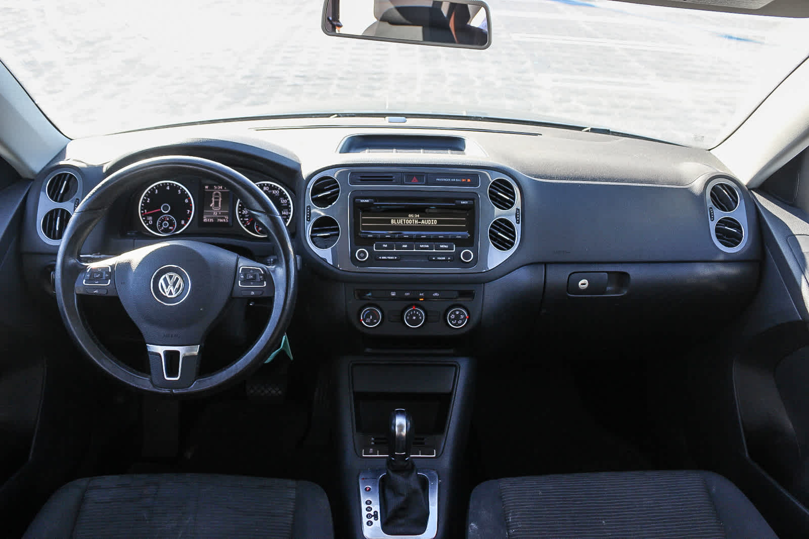 2014 Volkswagen Tiguan S 11