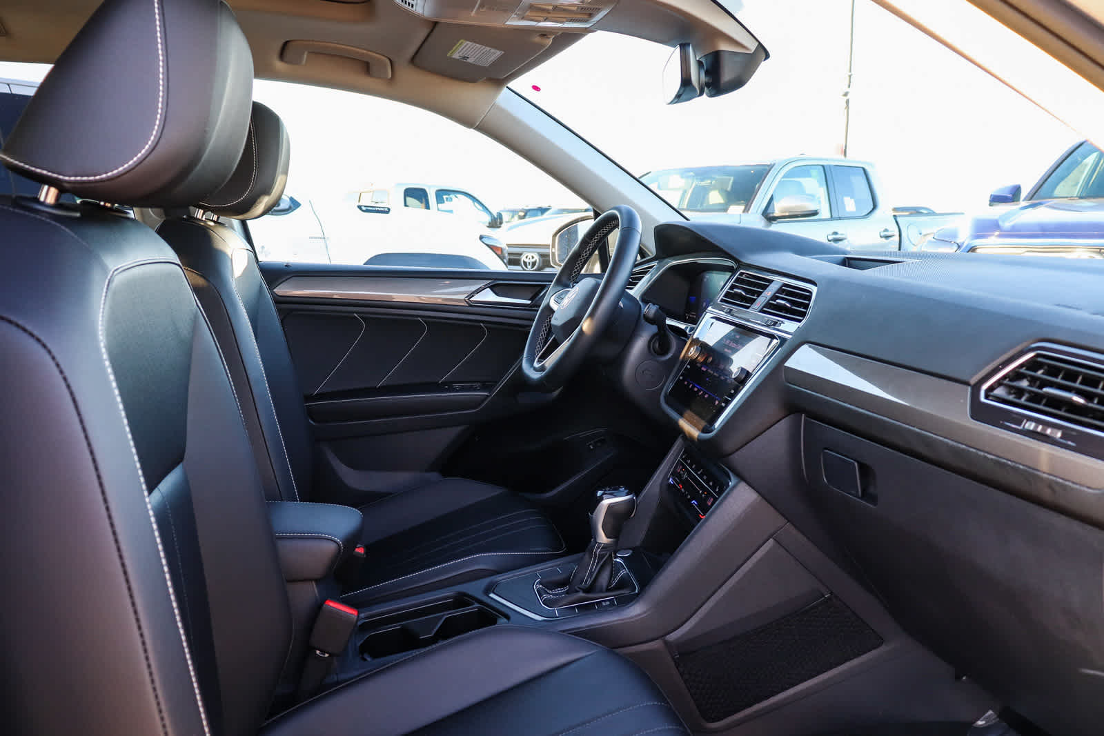 Thumbnail: 2022 Volkswagen Tiguan - 17