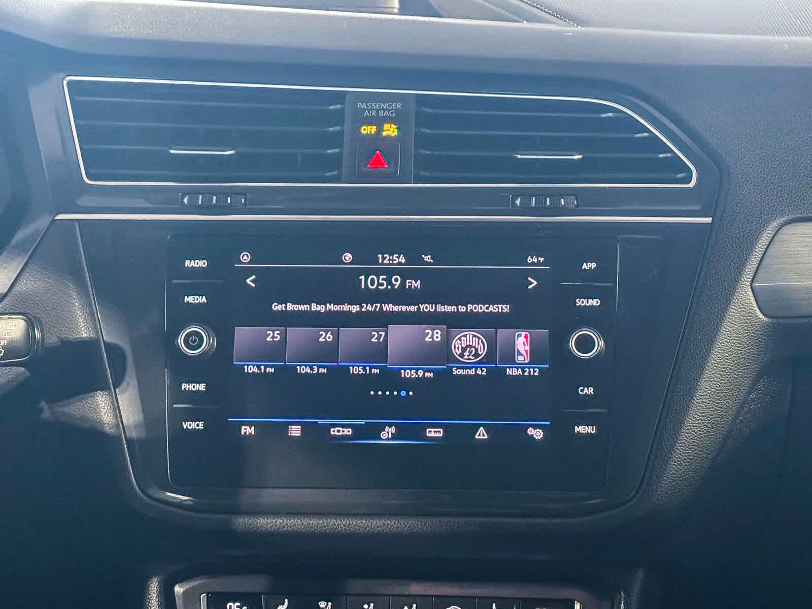 Thumbnail: 2021 Volkswagen Tiguan - 15