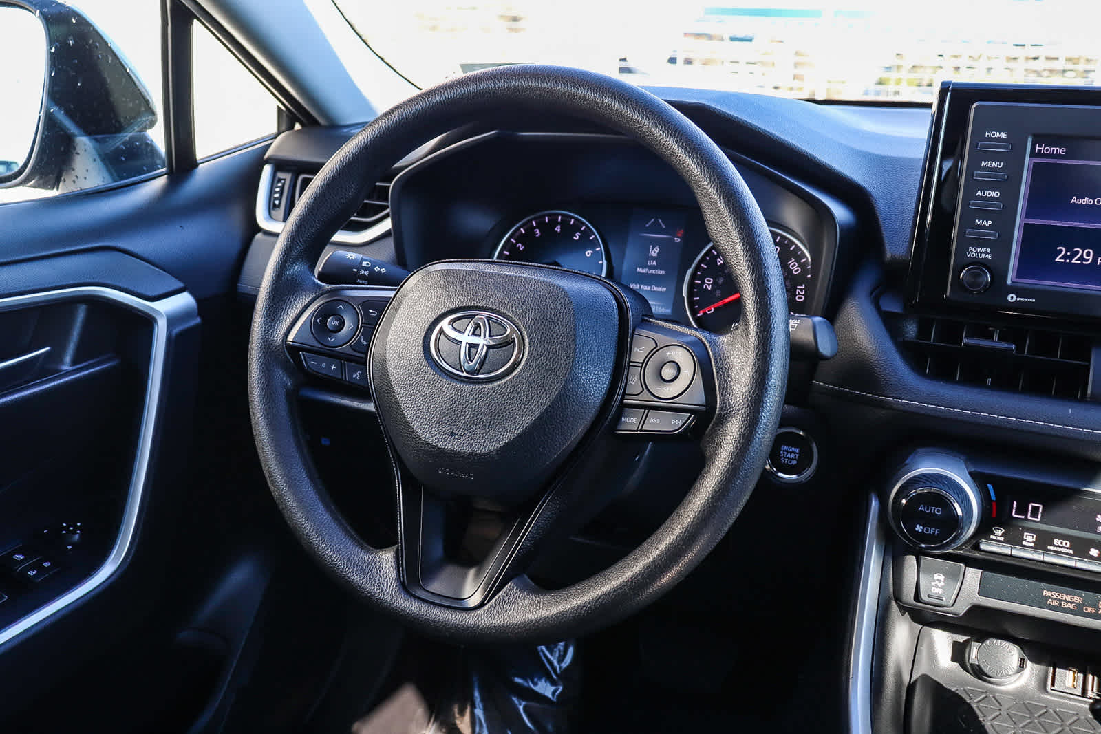 Thumbnail: 2022 Toyota RAV4 - 16