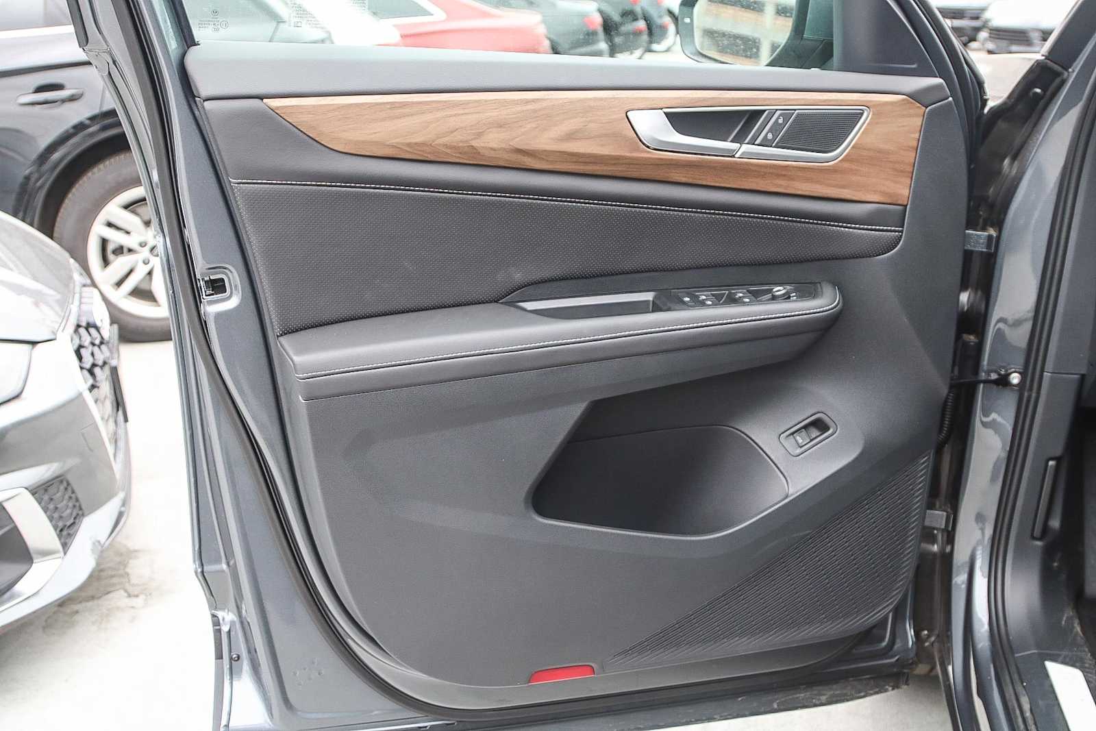 Thumbnail: 2025 Volkswagen Atlas - 24