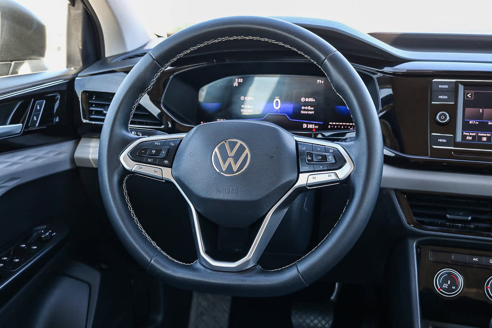 Thumbnail: 2024 Volkswagen Taos - 16