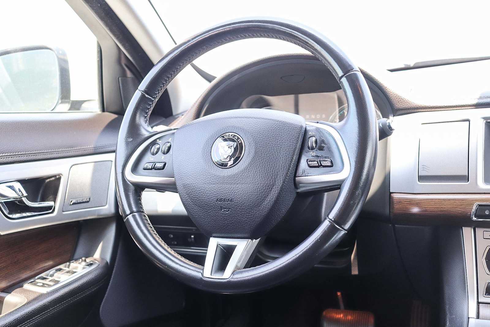Thumbnail: 2015 Jaguar XF - 16