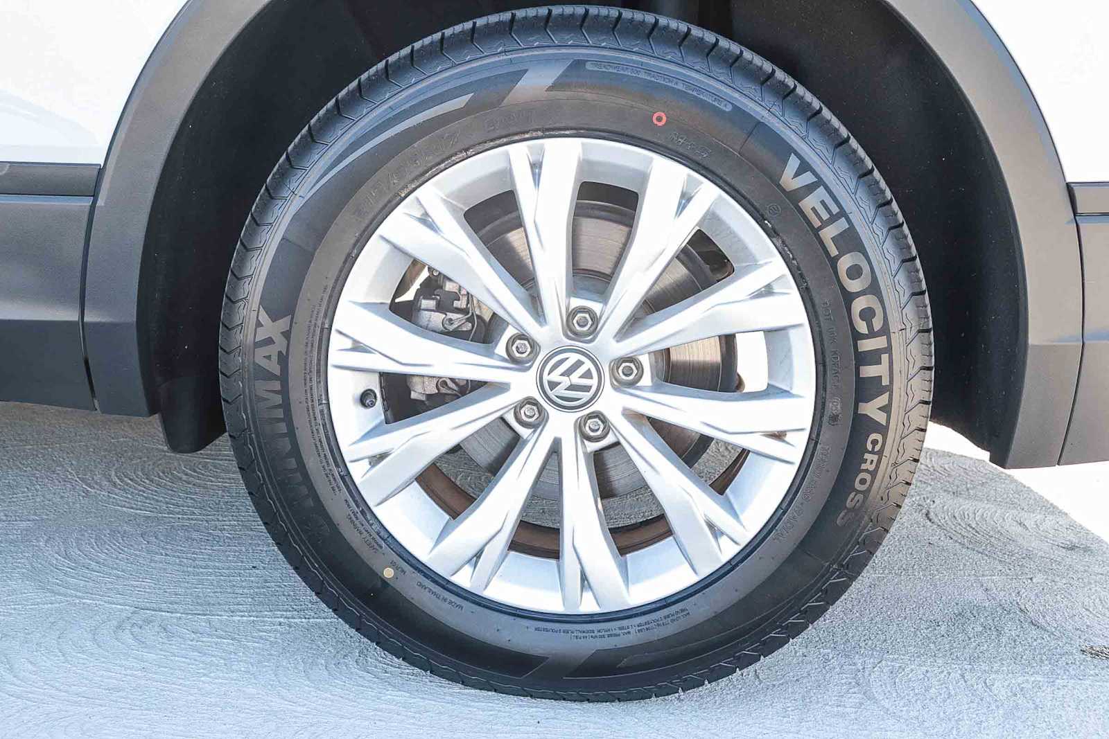 Thumbnail: 2018 Volkswagen Tiguan - 9