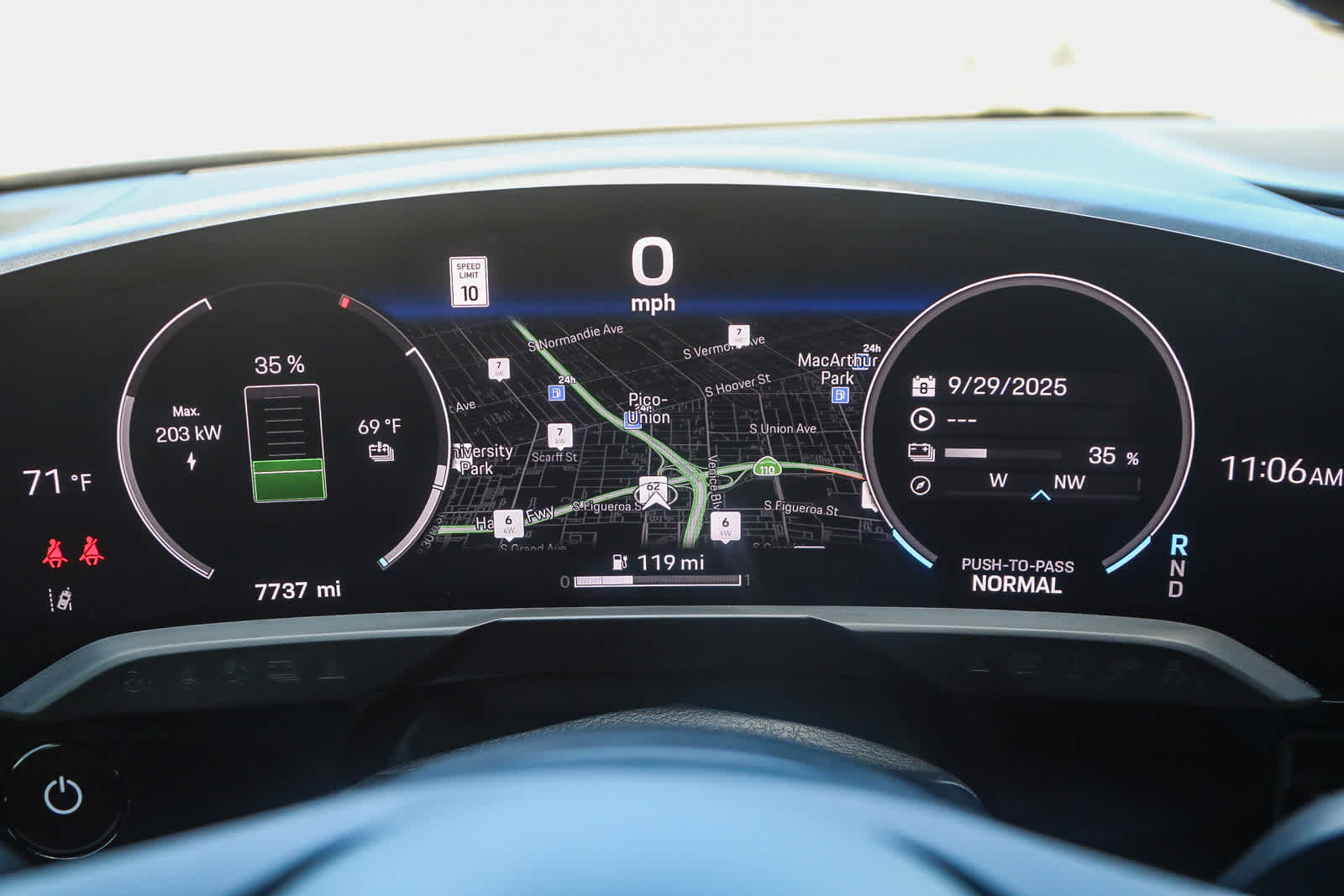 Thumbnail: 2025 Porsche Taycan - 29