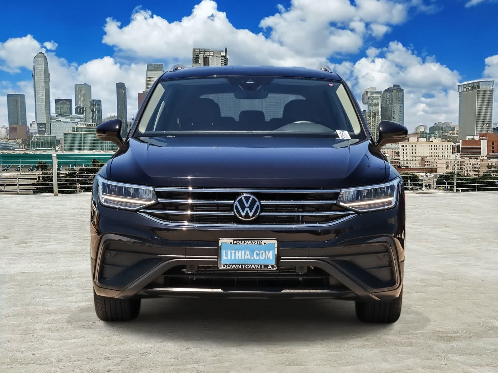 Thumbnail: 2023 Volkswagen Tiguan - 2