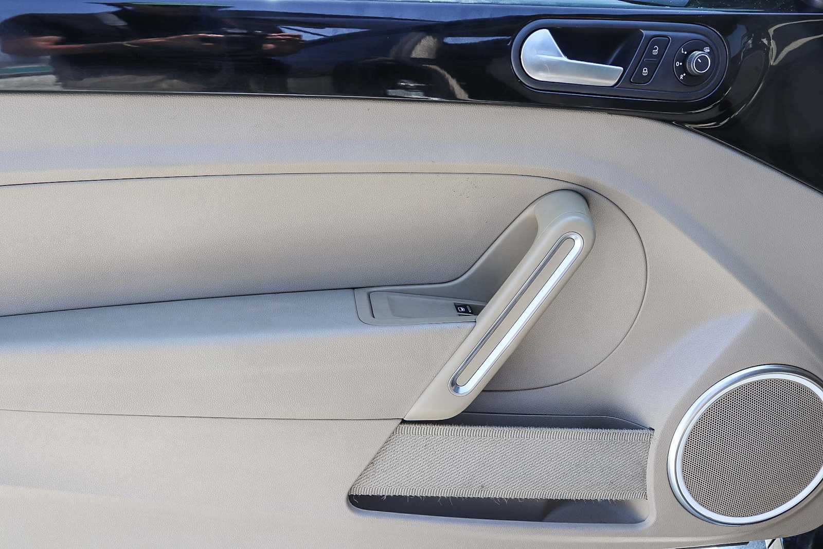 Thumbnail: 2016 Volkswagen Beetle - 19