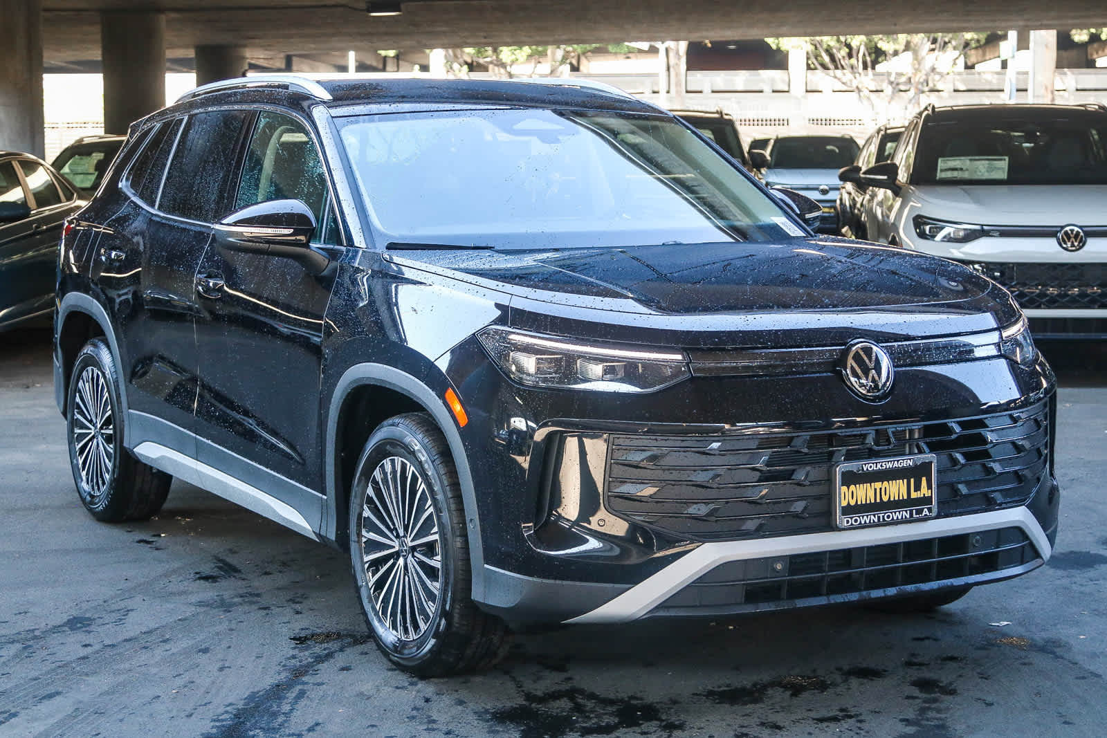 Thumbnail: 2025 Volkswagen Tiguan - 3