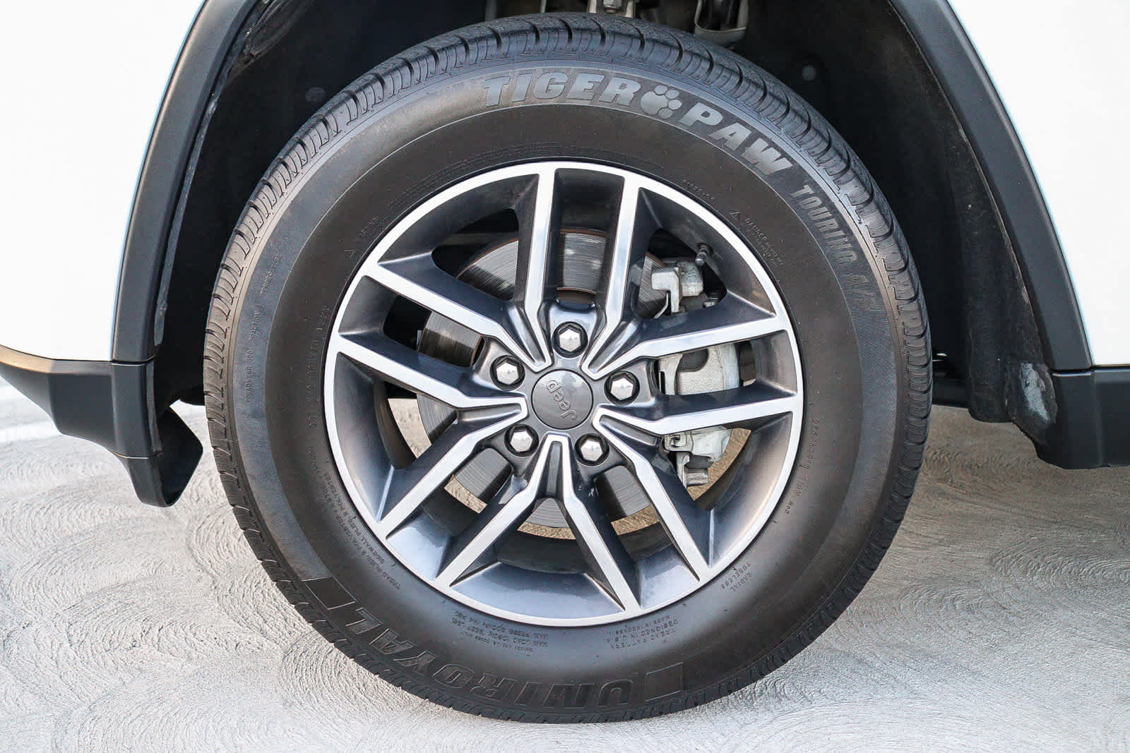 Thumbnail: 2019 Jeep Grand Cherokee - 11