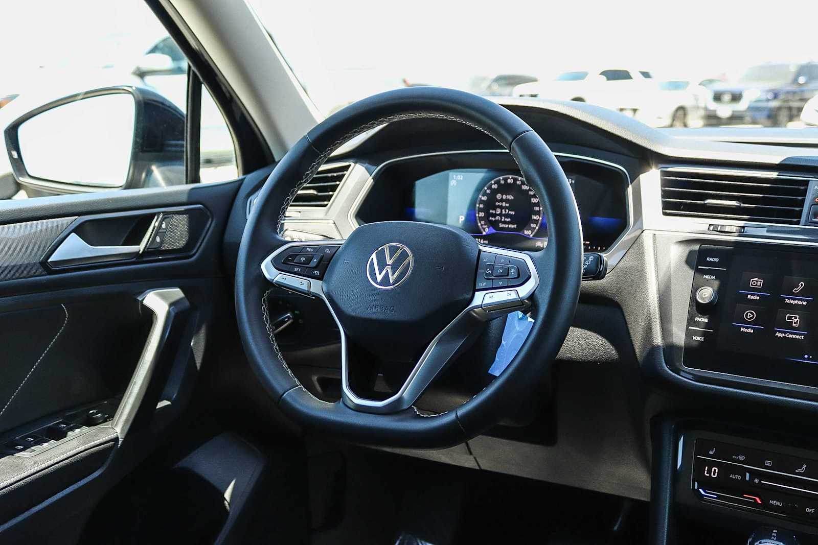Thumbnail: 2023 Volkswagen Tiguan - 15