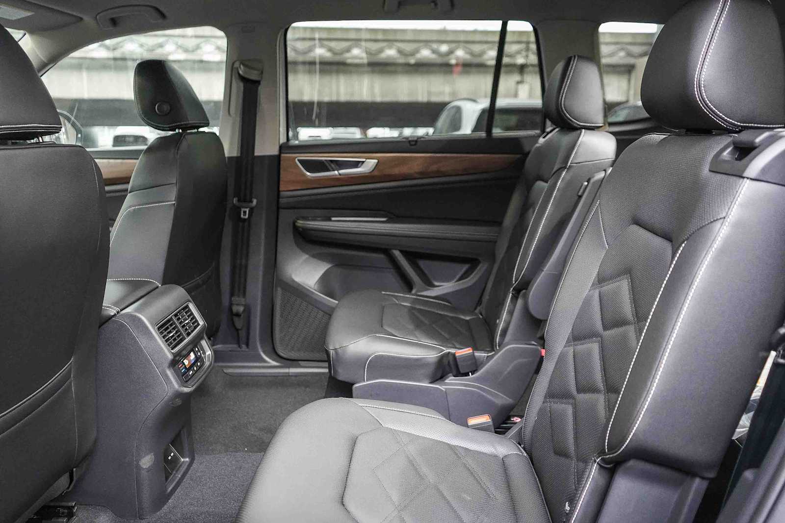 Thumbnail: 2026 Volkswagen Atlas - 20