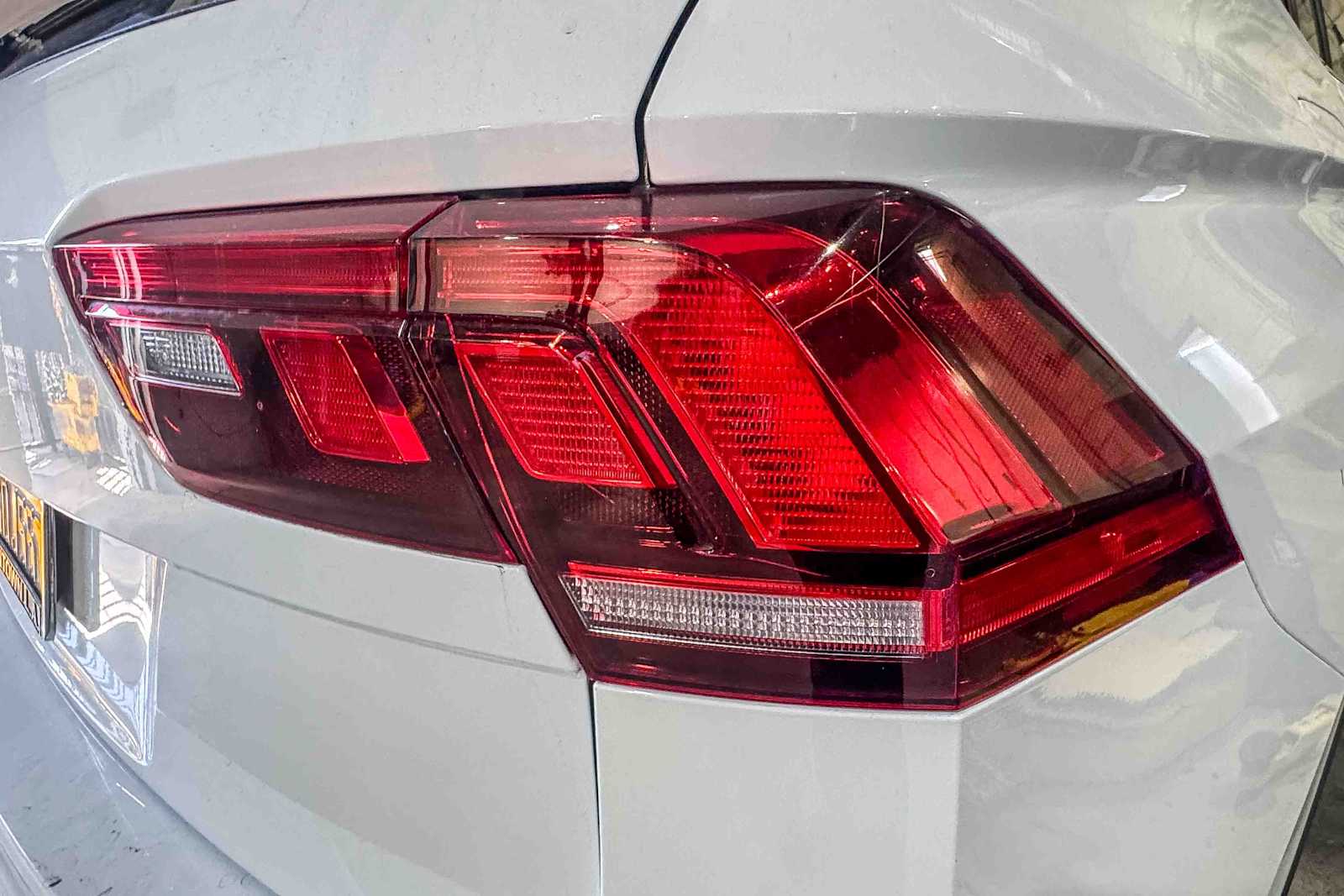 Thumbnail: 2022 Volkswagen Tiguan - 10