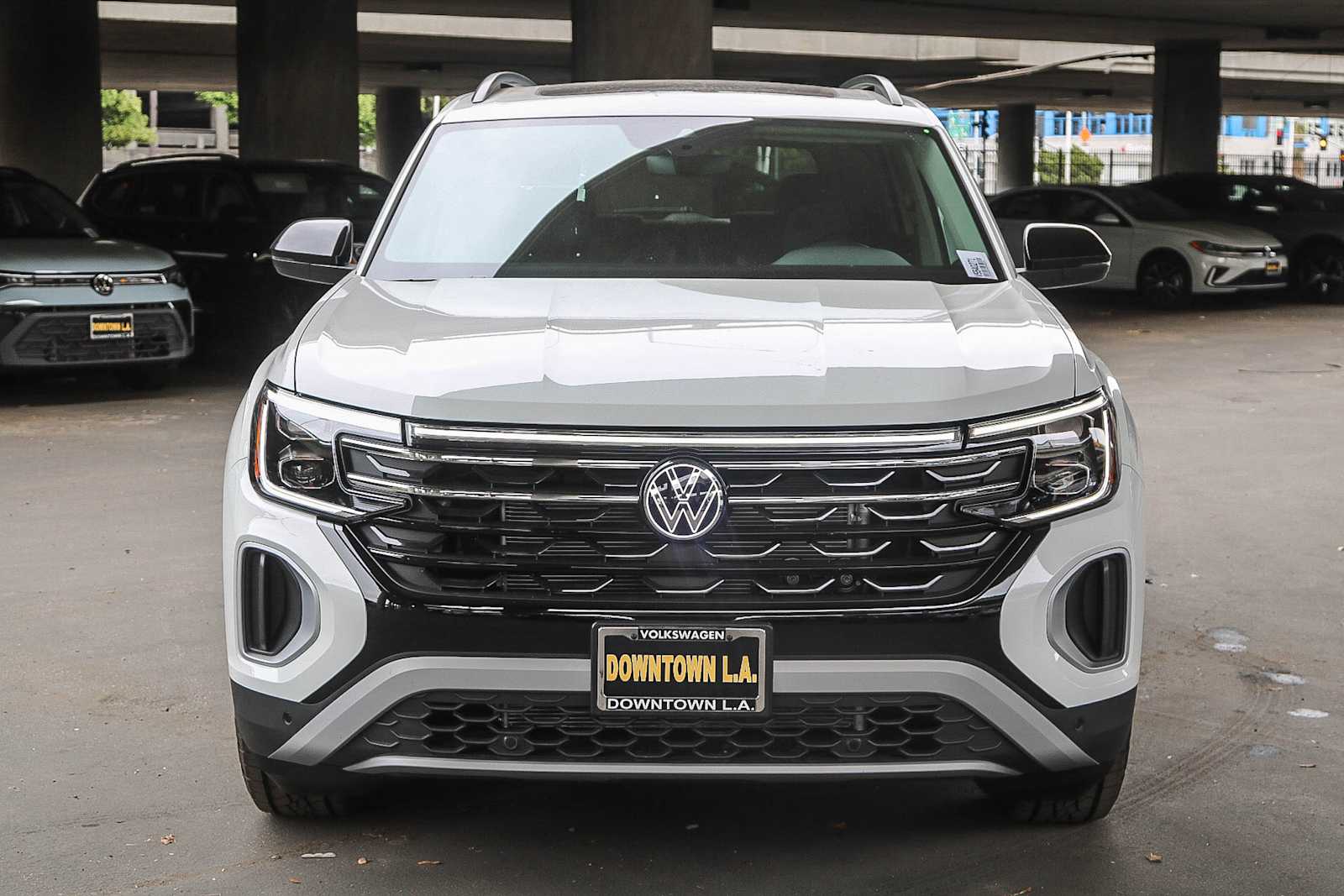 2025 Volkswagen Atlas Peak Edition SE photo 2