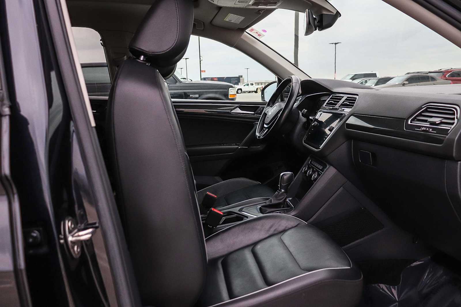Thumbnail: 2018 Volkswagen Tiguan - 17