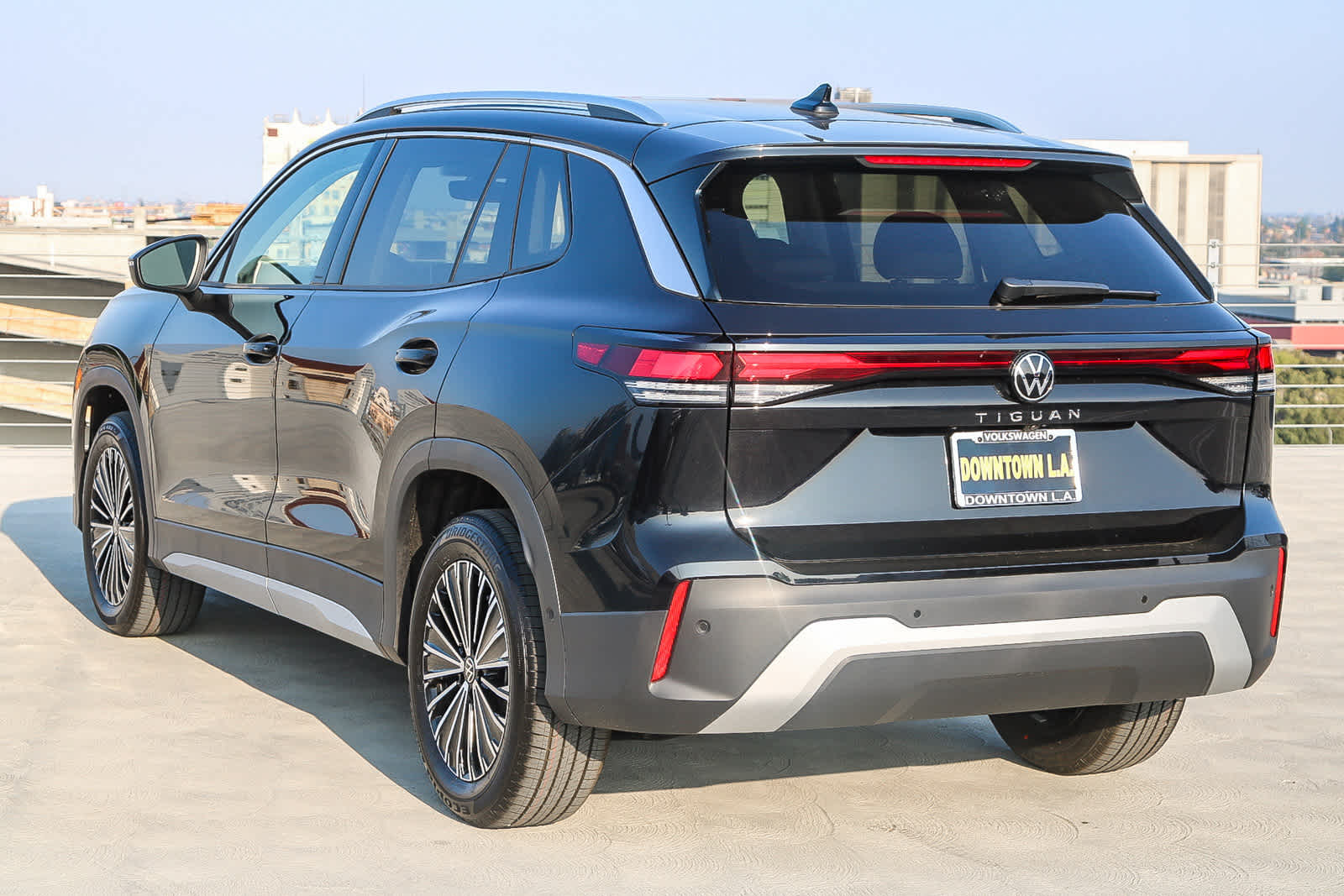 Thumbnail: 2025 Volkswagen Tiguan - 8