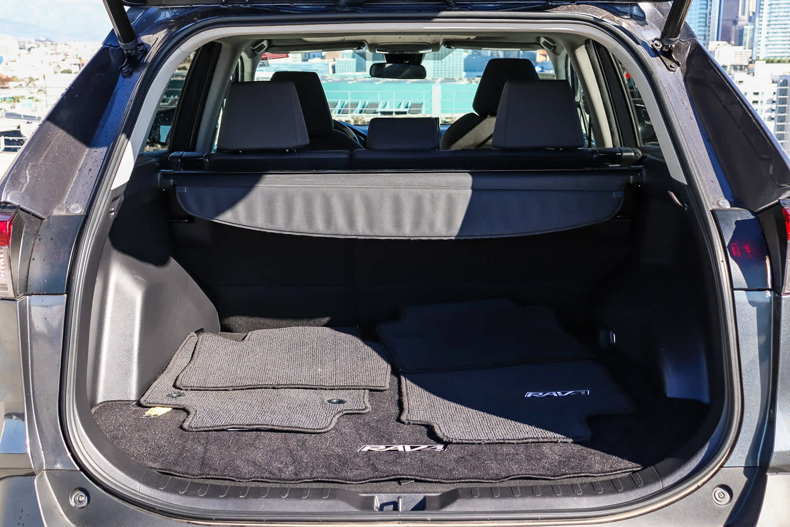 Thumbnail: 2022 Toyota RAV4 - 28