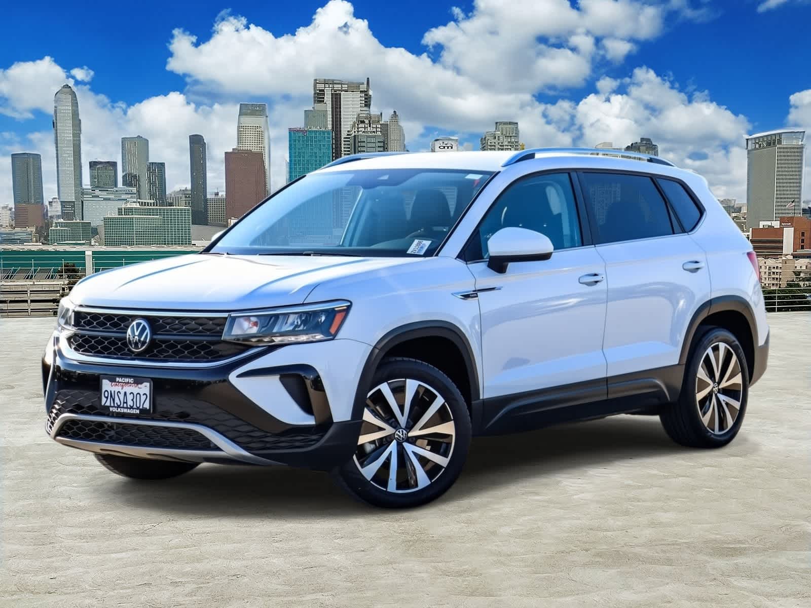 2023 Volkswagen Taos SE's photo